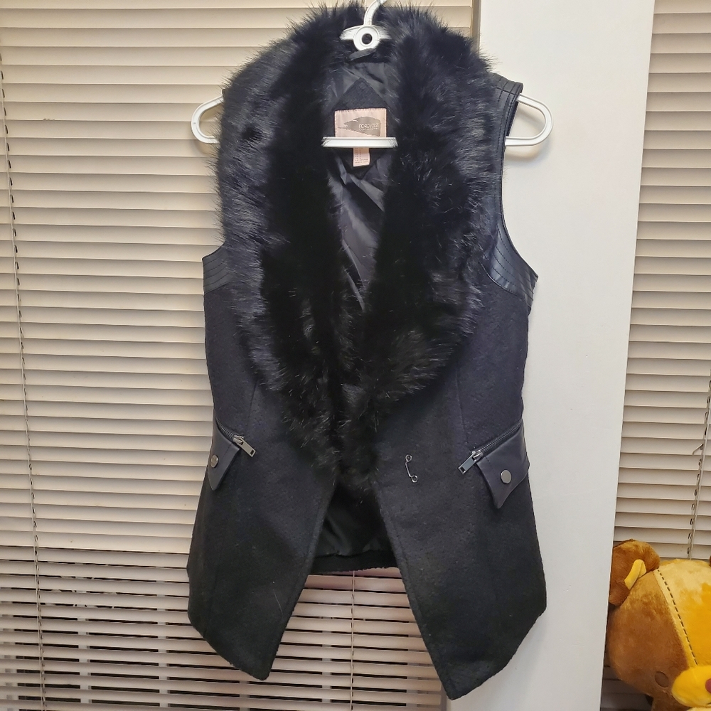 Black vest with faux fur collar